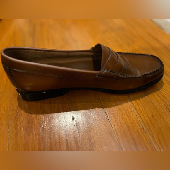 G.H. Bass Weejuns Women’s Whitney Leather Loafer, size 9. Look brand new. - Picture 4 of 4